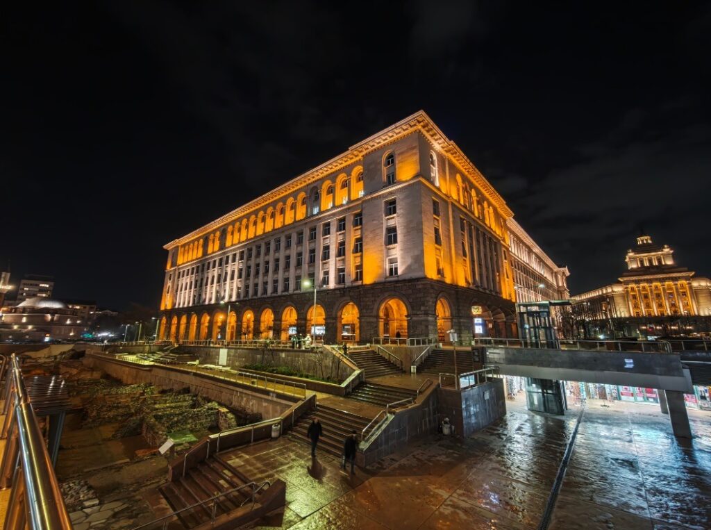 The ultra-wide is weaker but still delivers. Photo: gsmarena.com. Photo.