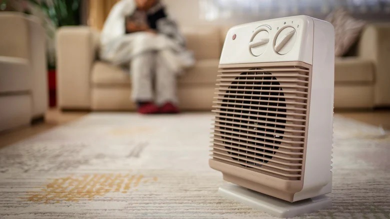 Space heaters consume a lot of energy and require stable current — they are poorly compatible with portable generators. Photo.