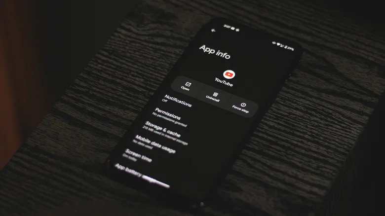 An unknown app or service that you don't remember installing is an alarming signal you should always pay attention to. Photo.