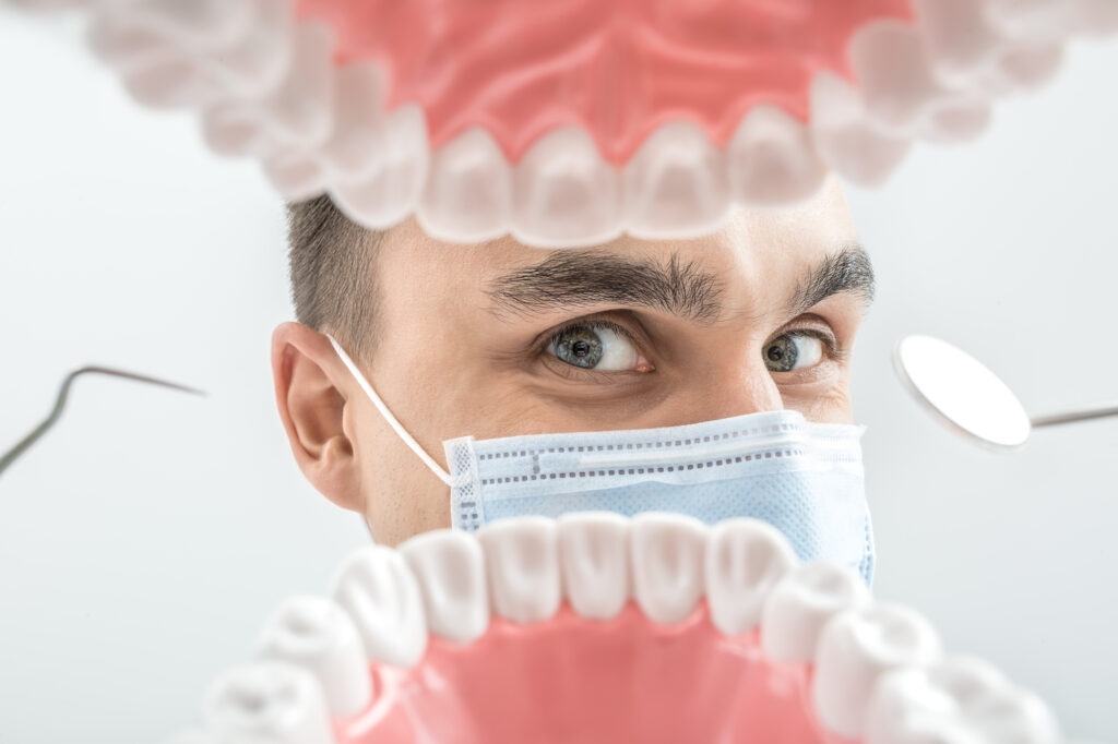 8 things dentists never do to their own teeth. Photo.