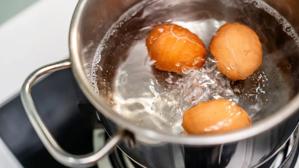 How to use water from boiled eggs in the garden and at home. Photo.
