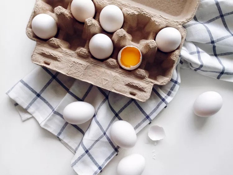 Eggshell infusion — a simple and free fertilizer. Photo.