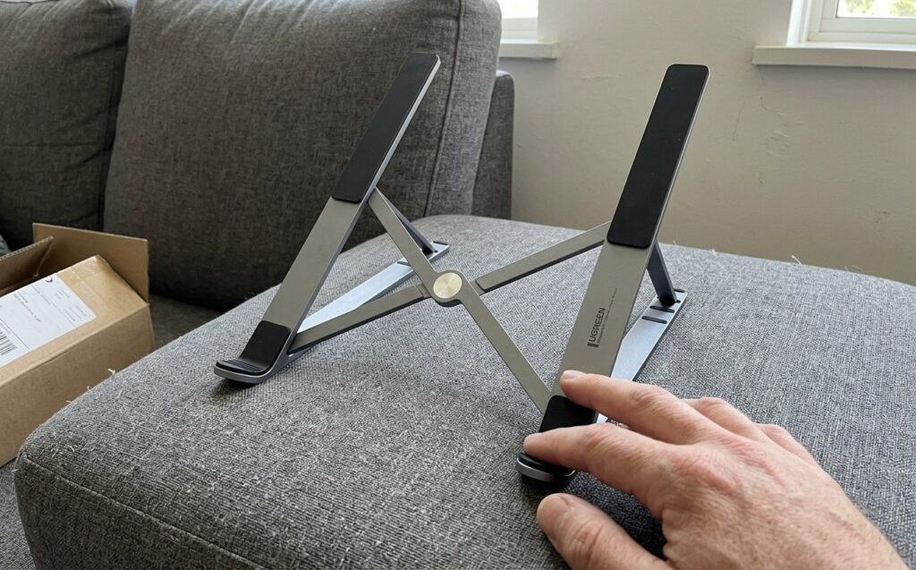 Lets you use your laptop comfortably