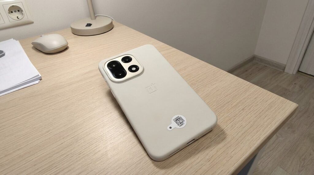 Dad called an hour after unboxing and said the phone 'flies' — that's exactly why I got it for him. Photo.