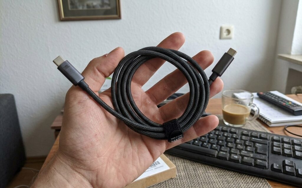 Braided USB-C cable at 100W for fast charging. Baseus cables are traditionally known for their reliability and durability. Photo.
