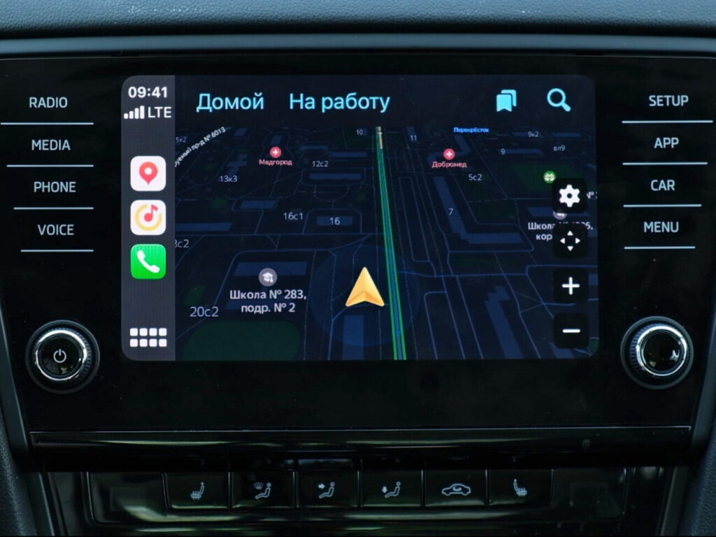 Navigators that work with CarPlay. Yandex made CarPlay access paid. Image: auto.ru. Photo.