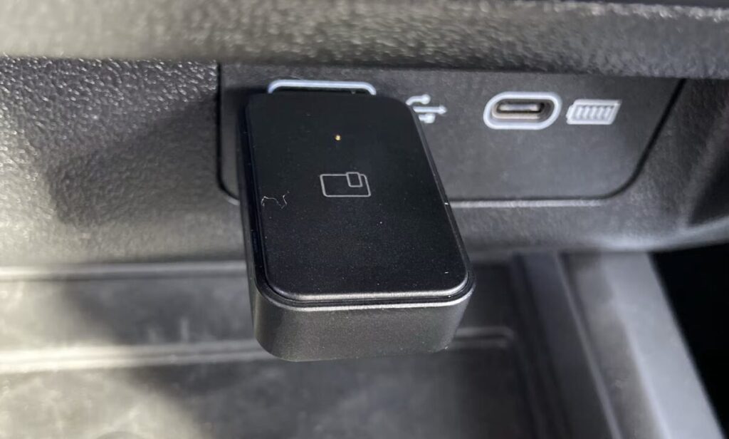 Wireless CarPlay adapter: what it is and why you need it. This adapter plugs into the USB port and the problem is solved. Photo.