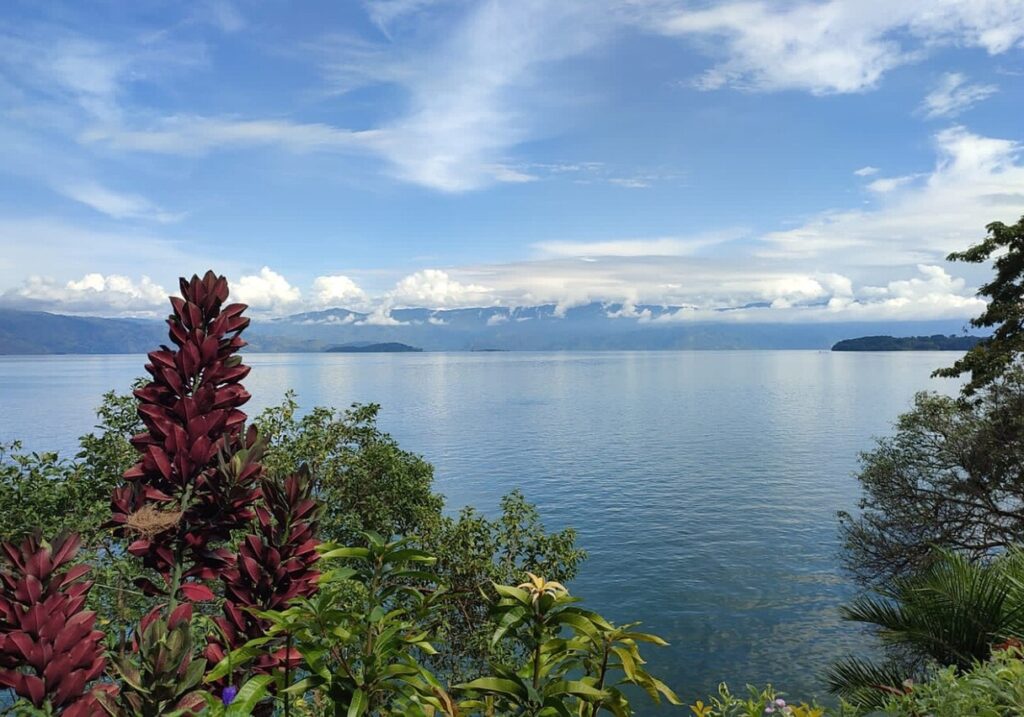 Lake Kivu. Image source: wikipedia.org. Photo.
