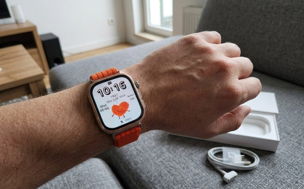 Sits perfectly on the wrist, doesn't get in the way, doesn't distract