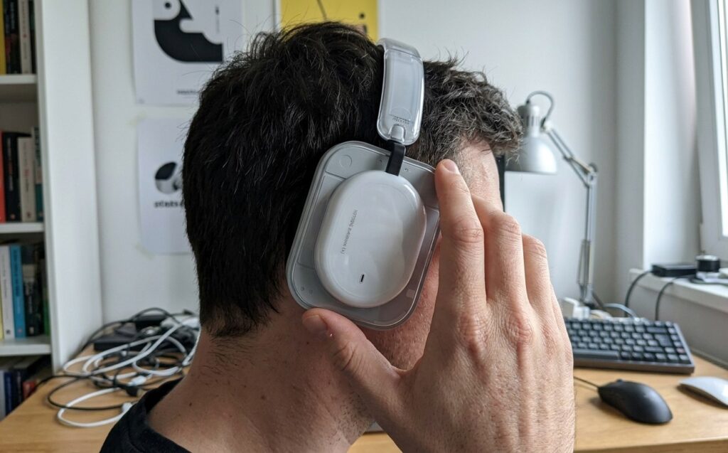 Wireless headphones with active noise cancellation. Great headphones for those who miss good affordable sound. Photo.