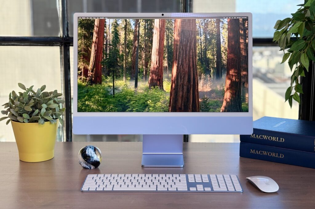 What's better: iMac, Mac mini with a monitor, or iPad. macOS isn't ready for a touchscreen yet, so there's no point going crazy with such strange constructions. Photo.