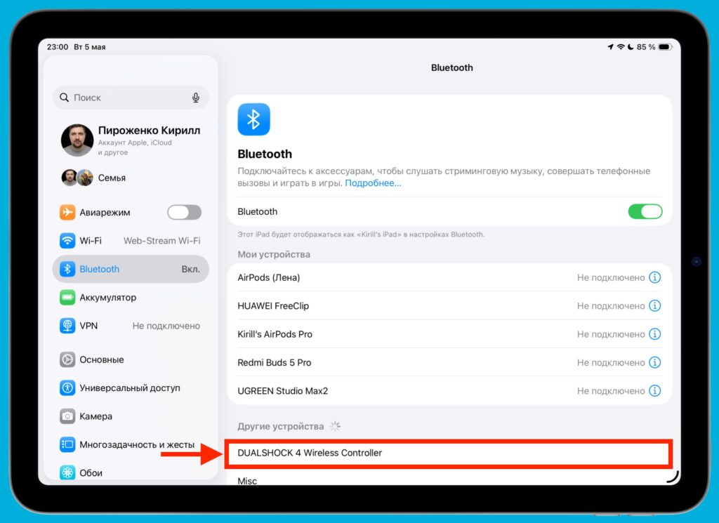 How to connect a gamepad to iPad via Bluetooth. Find the controller in the list of available devices and tap on it. Photo.