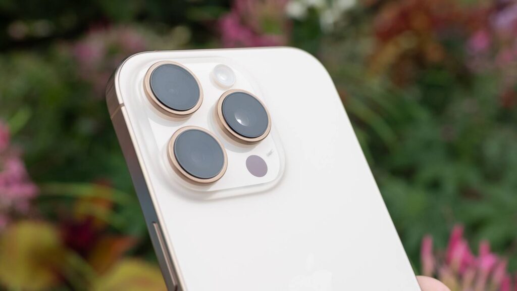 Many people don't know all the secrets of the iPhone camera. Photo.