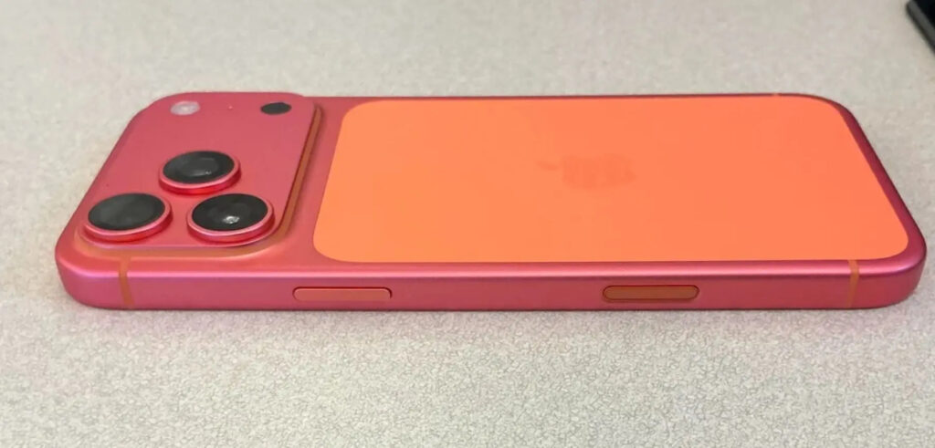 Problems with iPhone 17 Pro color after purchase. First the orange started to fade. Photo.