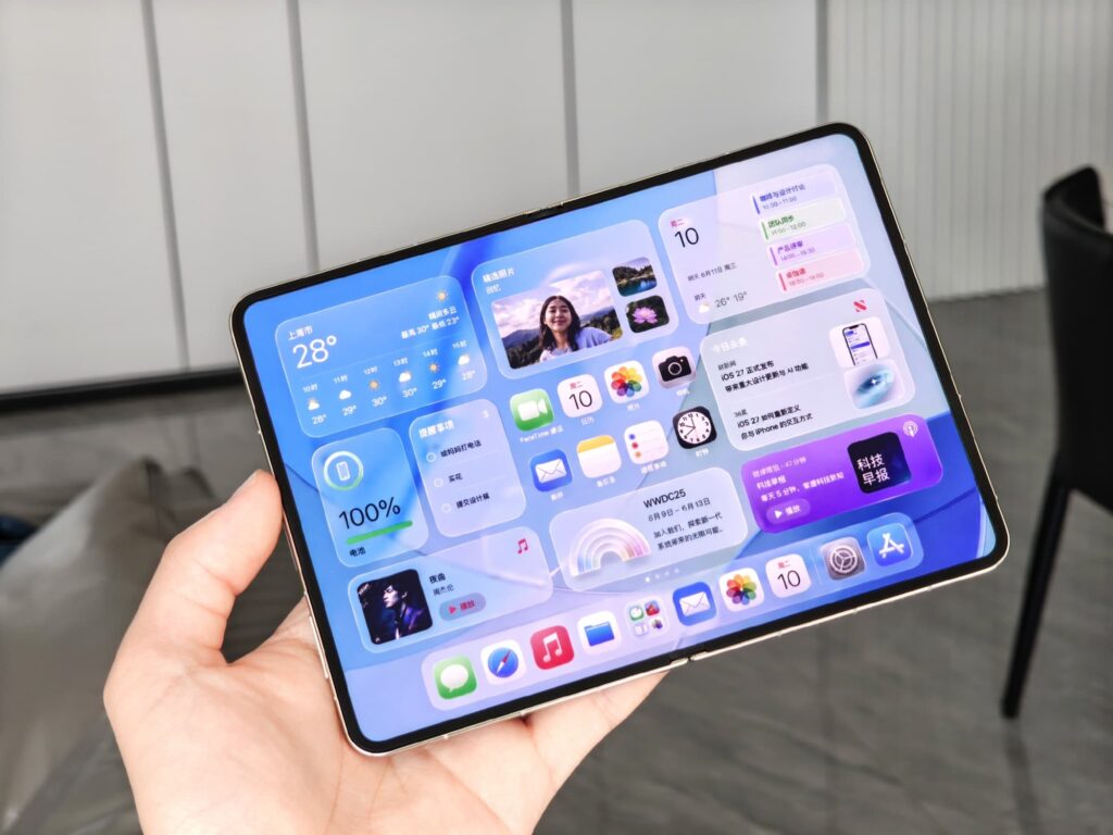 Is it worth buying the first-generation foldable iPhone Ultra. The inner screen will also be crease-free. Photo.