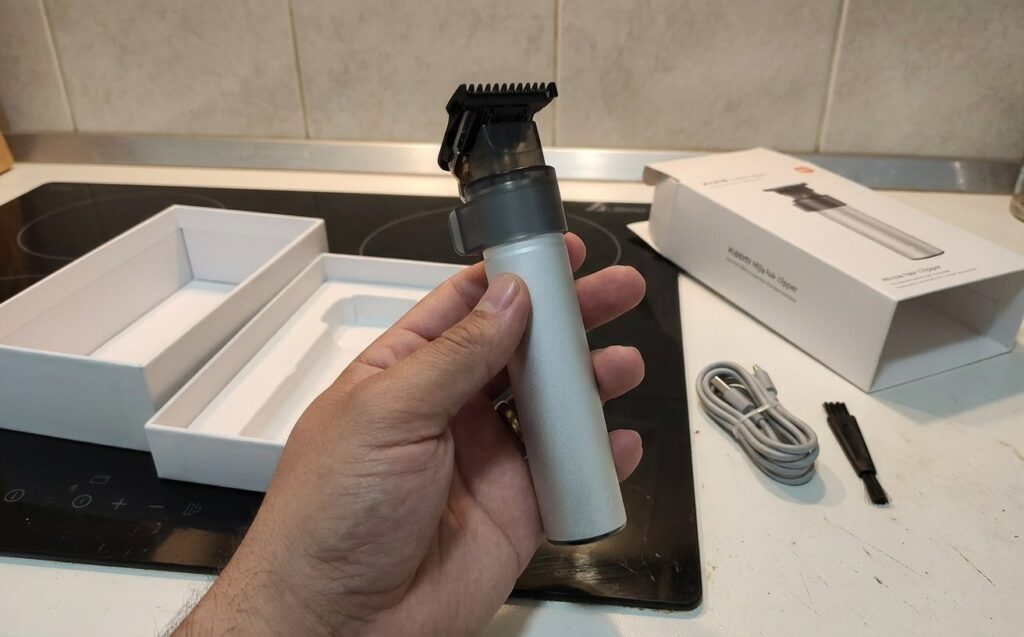 The Xiaomi clipper impresses with its performance. Always helps you look presentable without a barber