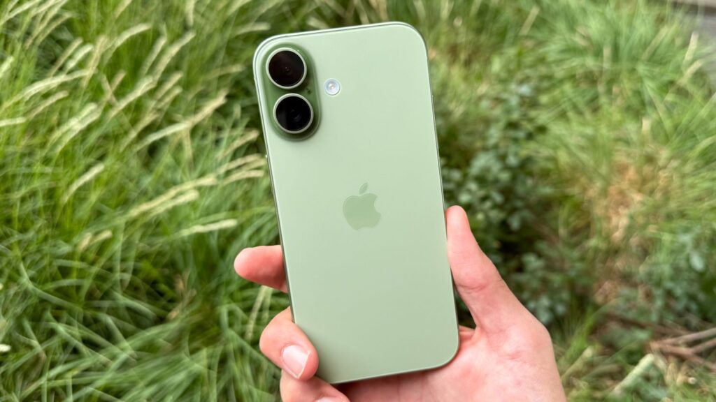 How VAT on parcels from abroad will change starting 2027. New iPhones will become even more expensive. Photo.