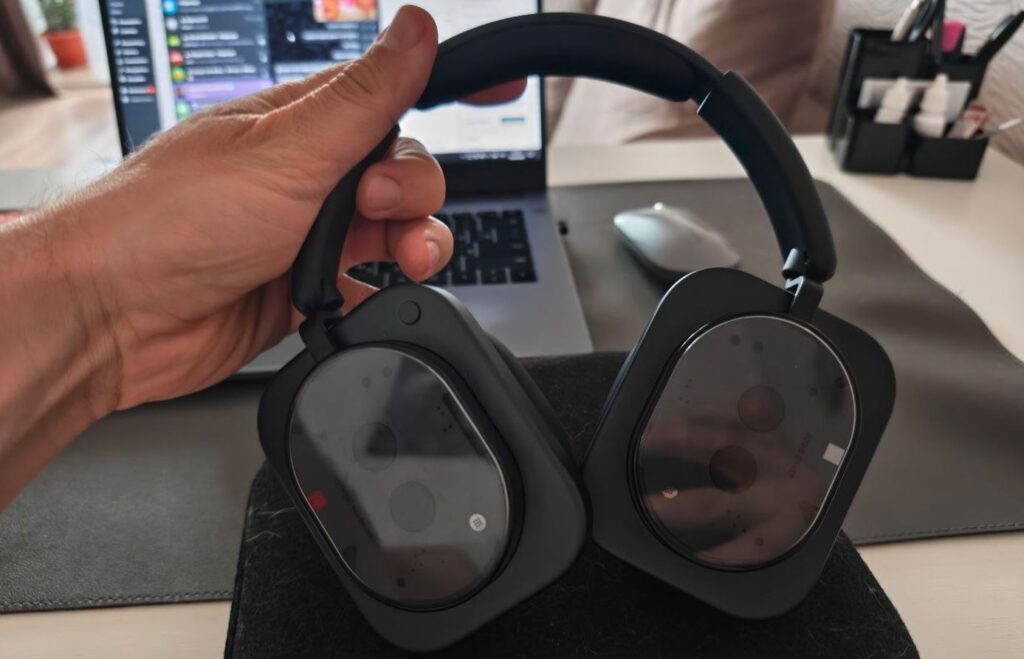 The headphones are incredibly beautiful. But the design doesn't get in the way of daily use