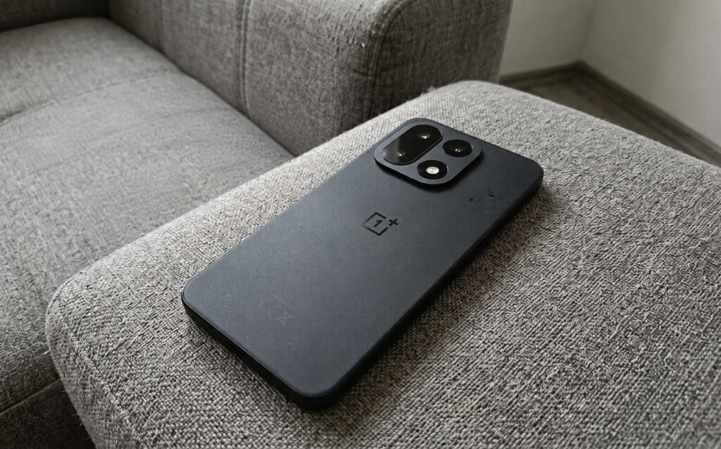There are absolutely no complaints or questions about the OnePlus 15's performance speed