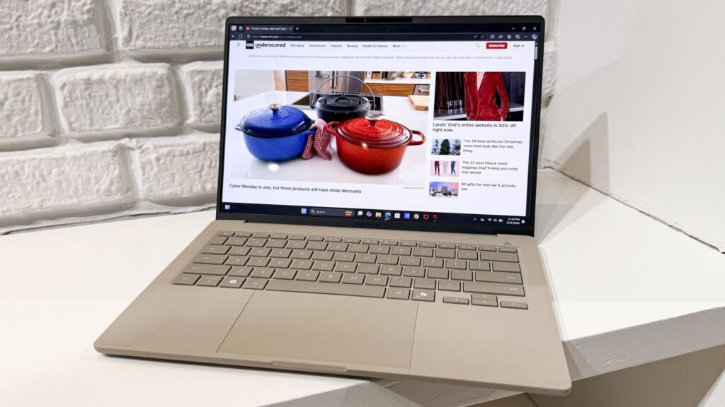 What are the risks of importing tech without brand authorization. Maybe ASUS will now ship its ZenBooks to Russia itself? They're decent computers. Photo.