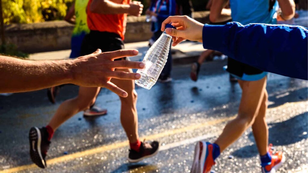 Marathon runners are especially at risk of water intoxication if they drink too much on the course. Photo.