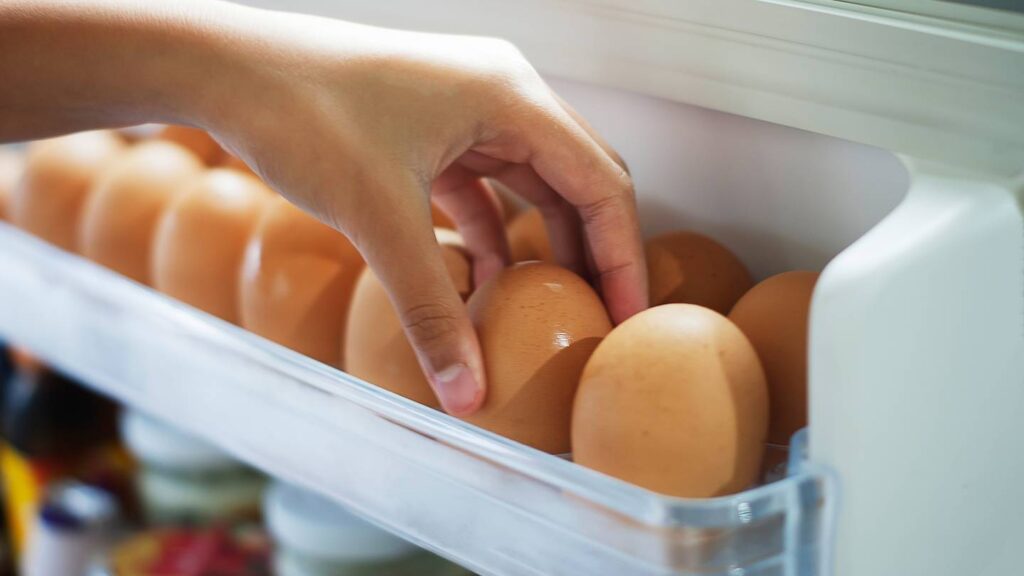 The US and Europe fight salmonella differently, and this affects how eggs are stored. Photo.