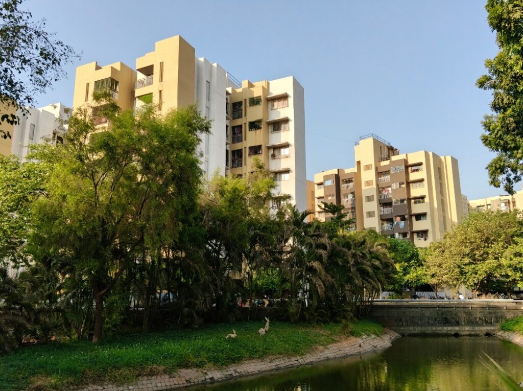 The OnePlus camera is better suited for daytime shots. Photo: gsmarena.com