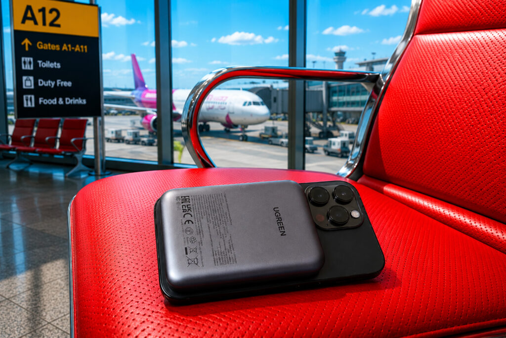 Choosing a magnetic power bank to charge wirelessly. Photo.