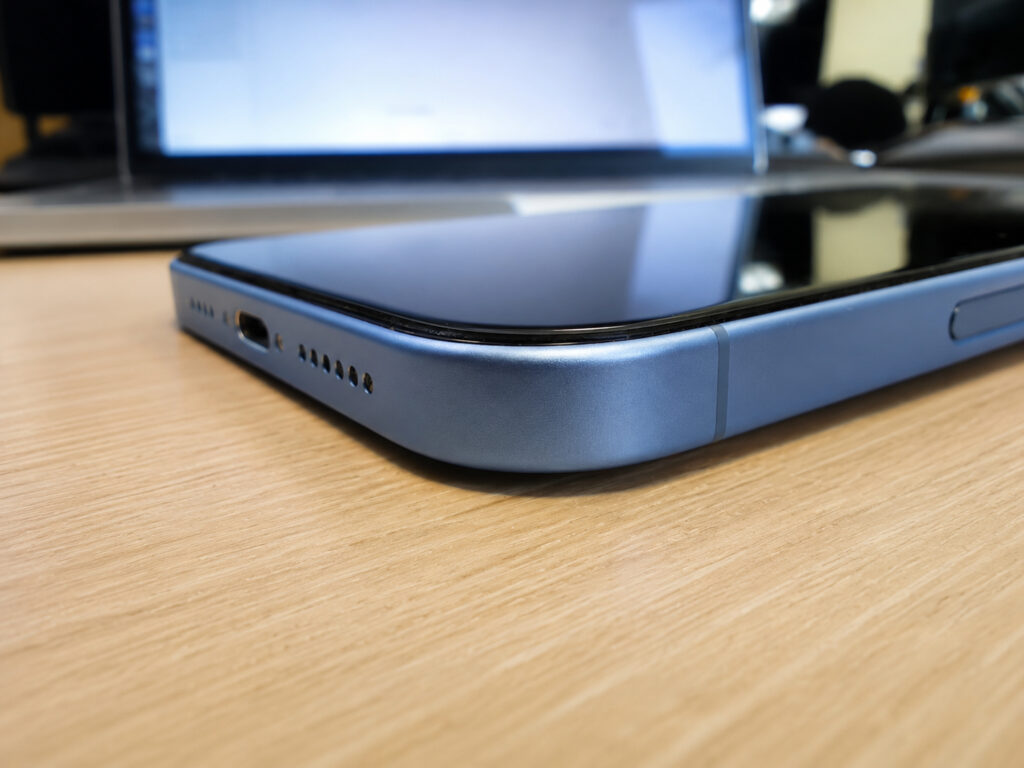 The glass itself is thin, and to tell there's something on the screen, you have to look from the side