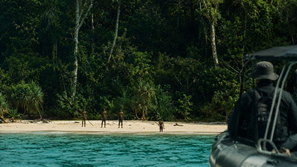 The most isolated tribe in the world does everything possible to keep outsiders away. Photo.