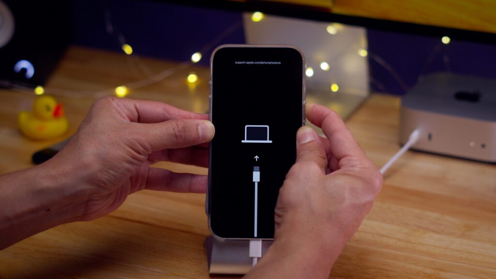 iPhones that support recovery without a computer. Older iPhones will display a prompt to connect them to a computer. Photo.