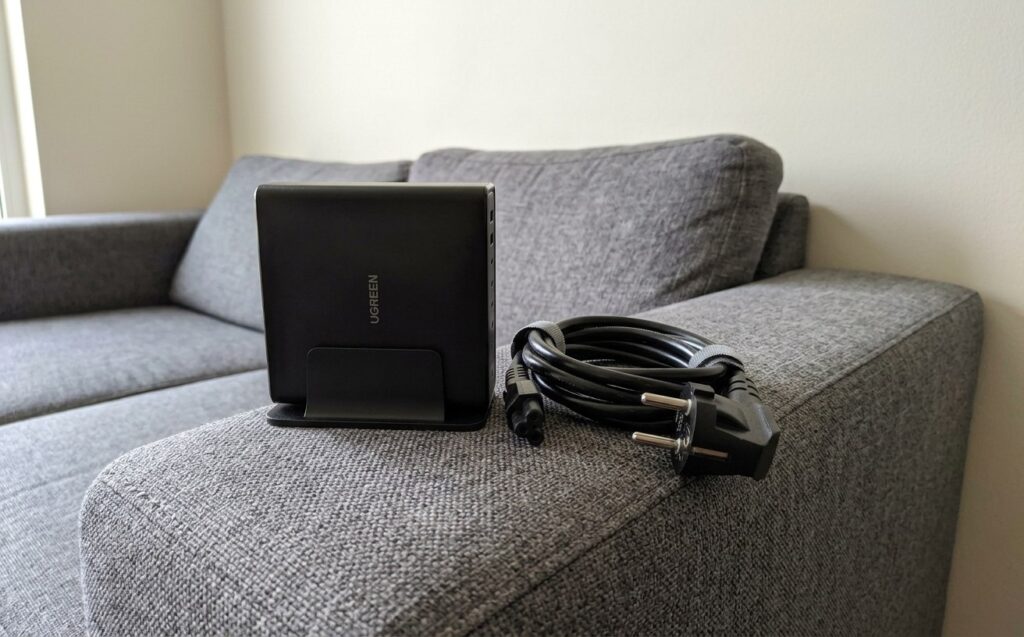 The charging station supports 200W — enough for everything!
