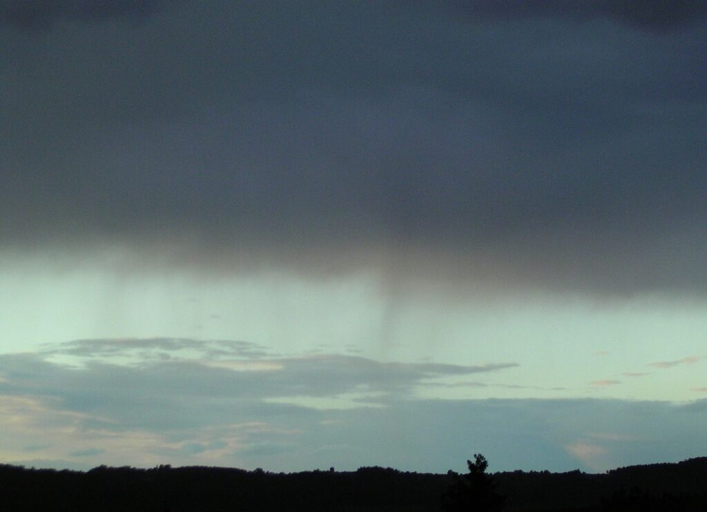 Virga on Earth. Image source: wikipedia.org. Photo.