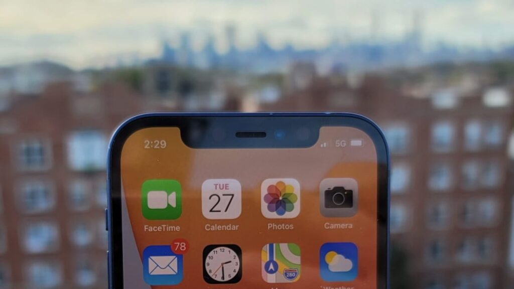 Will 5G Work on iPhone After Launch in Russia. In the coming years, iPhone owners are unlikely to see 5G on their devices. Photo.