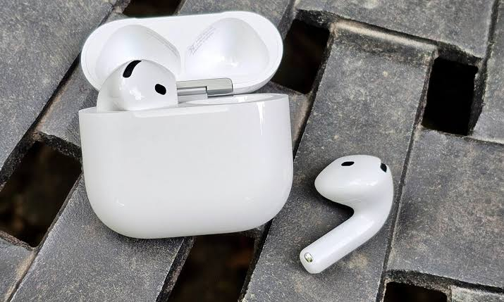 Which AirPods Support the Manual Equalizer. Relatively new headphones received manual equalizer support. Photo.