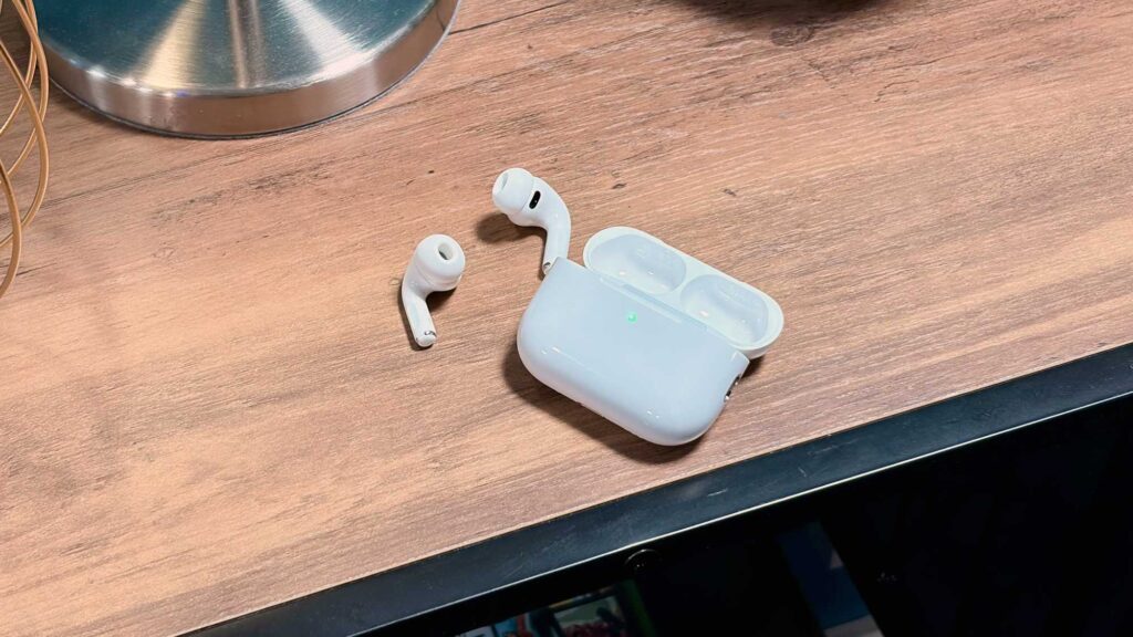 AirPods Pro 3 heart rate accuracy compared to competitors. AirPods Pro 3 measure heart rate quite accurately. Photo.