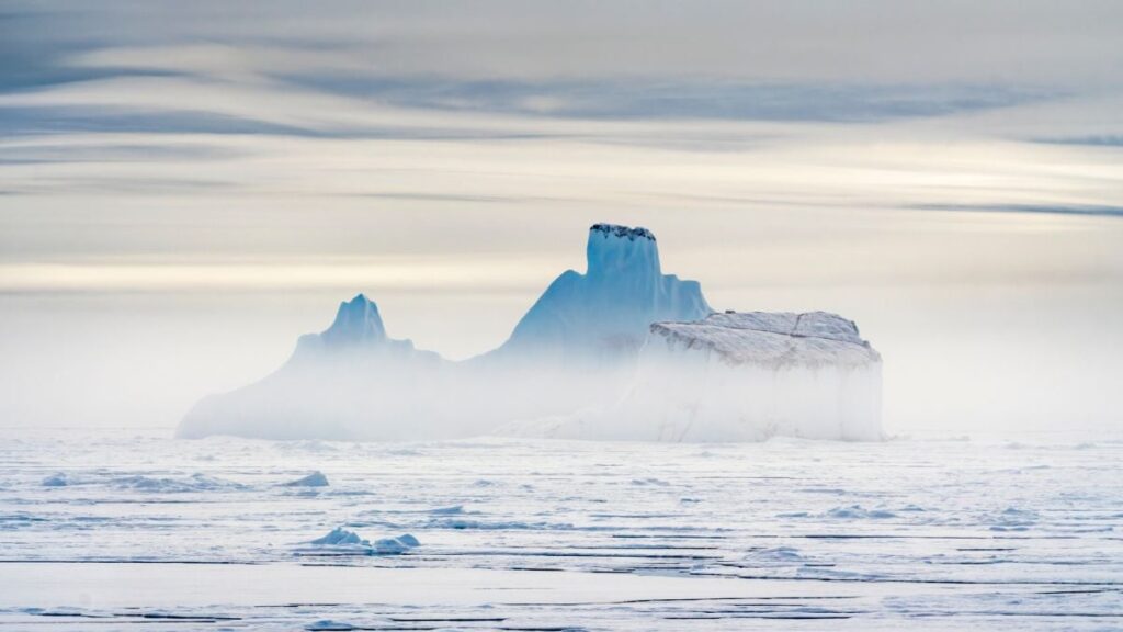 Icebergs are reshaping the ocean: what happens in the depths