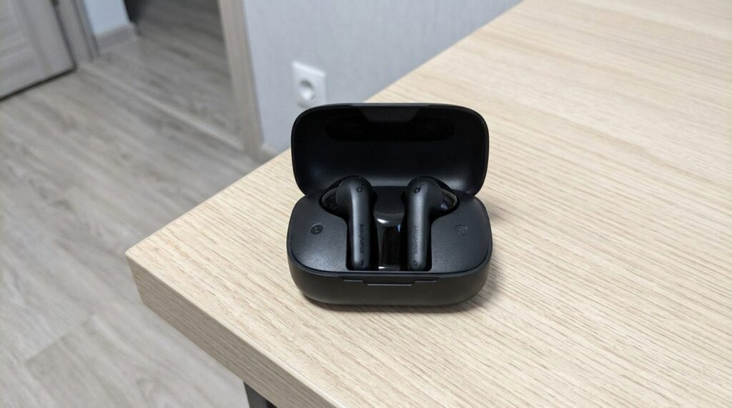 Anker Soundcore K20i — Got Them Instead of AirPods and Don't Regret It. LDAC, Hi-Res Audio and 36 hours of battery life — for just over a thousand rubles. Photo.
