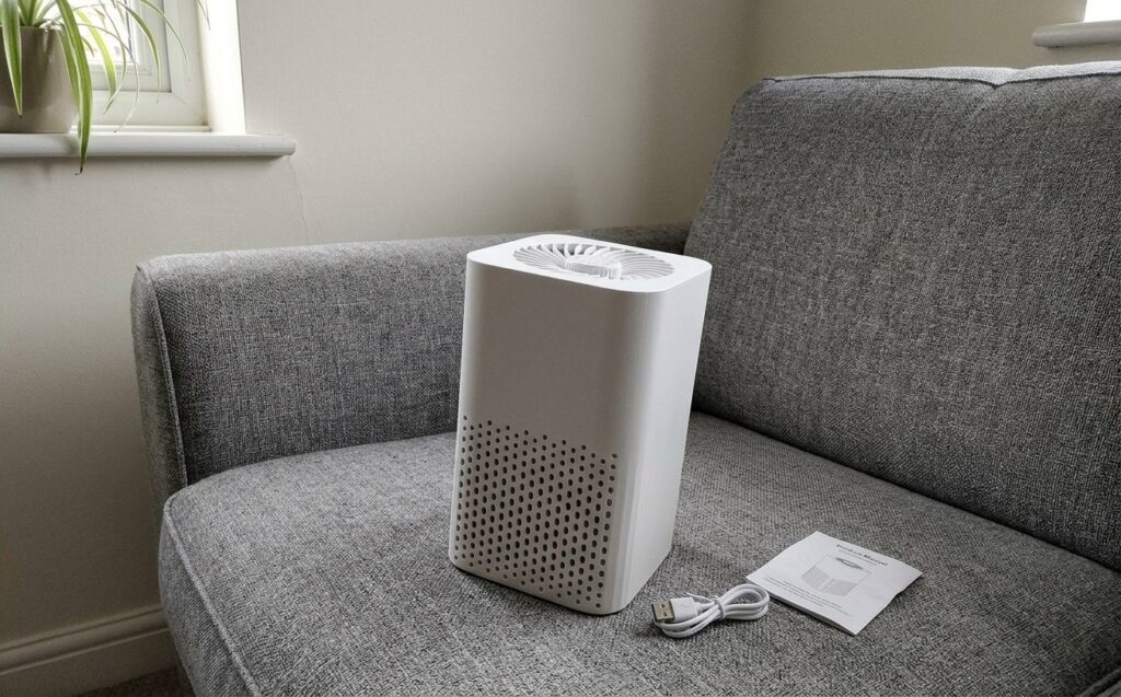 Small but cleans the air excellently