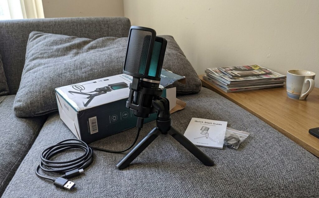 USB microphone for voice recording. Let's see if my podcasts take off. Photo.