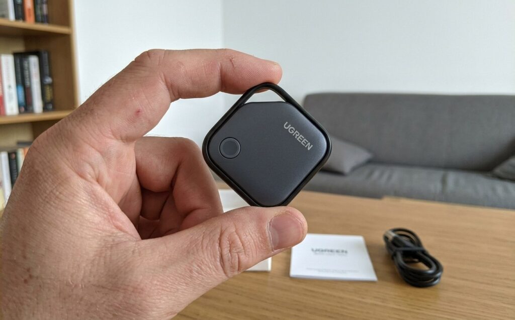 Bluetooth tracker for finding things, for those who are always losing everything. A perfect replacement for the expensive AirTag. Photo.