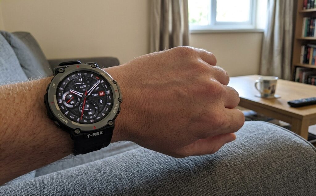 What smart watch to take to the mountains instead of Apple Watch. With a watch like this, there's nothing to worry about. Photo.
