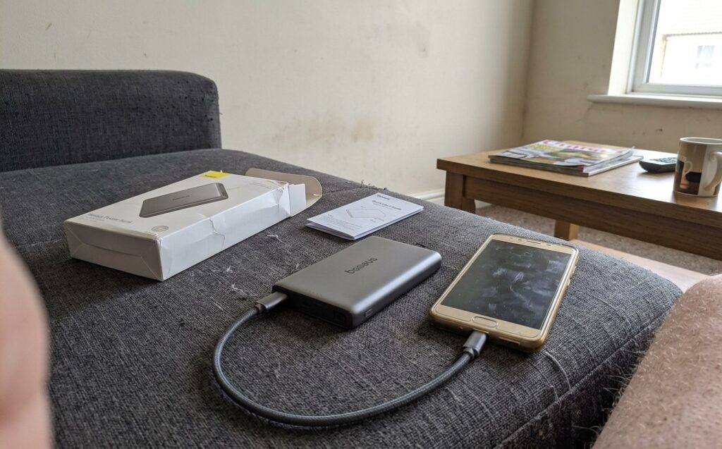 You can even charge older Android smartphones via cable. Photo.