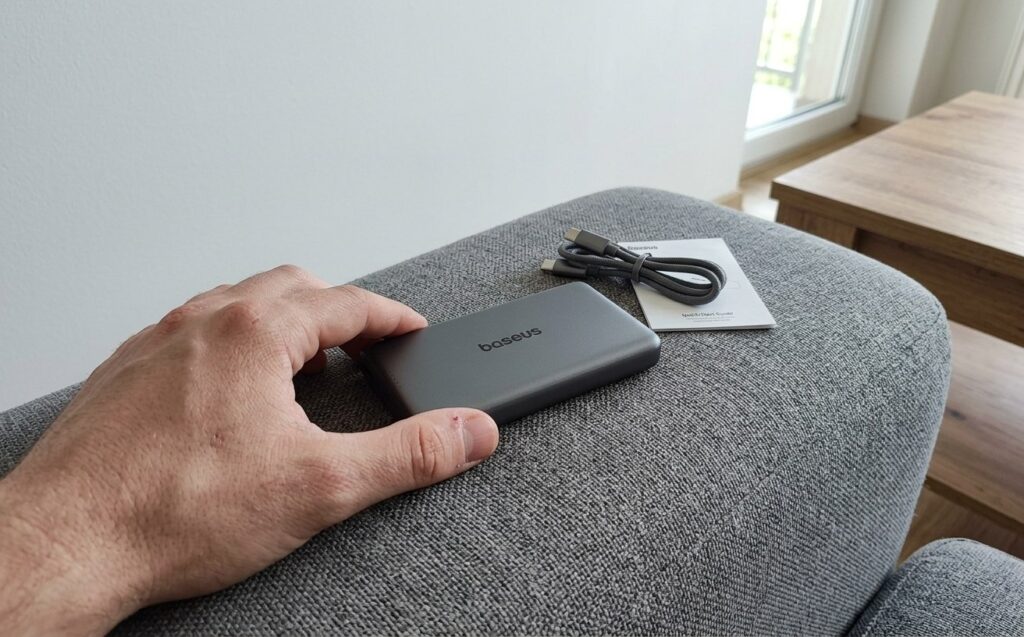 This little thing can charge an iPhone 17 Pro Max wirelessly to 50% in 34 minutes. Photo.