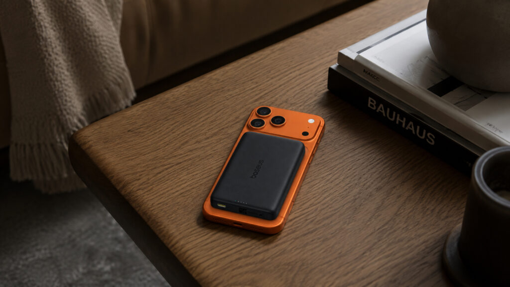 The battery is quite compact for its capacity. Photo.