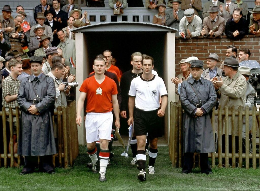 A masterpiece about 20th-century football that's still captivating today. Photo: media-amazon.com