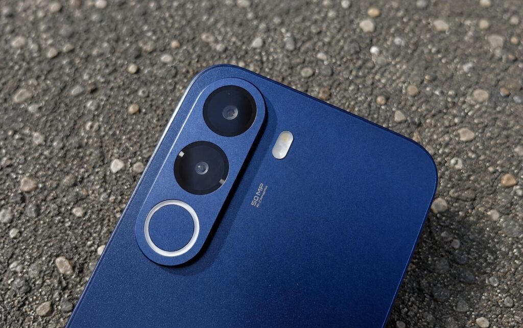 The camera module looks very stylish and neat