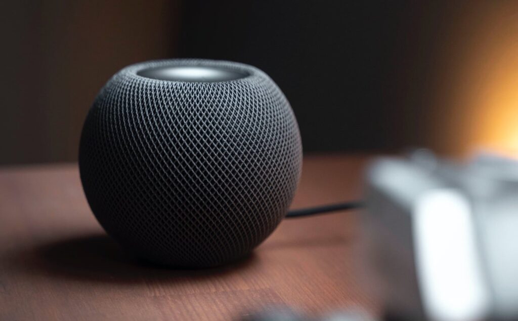 What is AutoMix in Apple Music and how it blends songs. The speaker will be able to mix tracks on its own, without iPhone involvement. Photo.