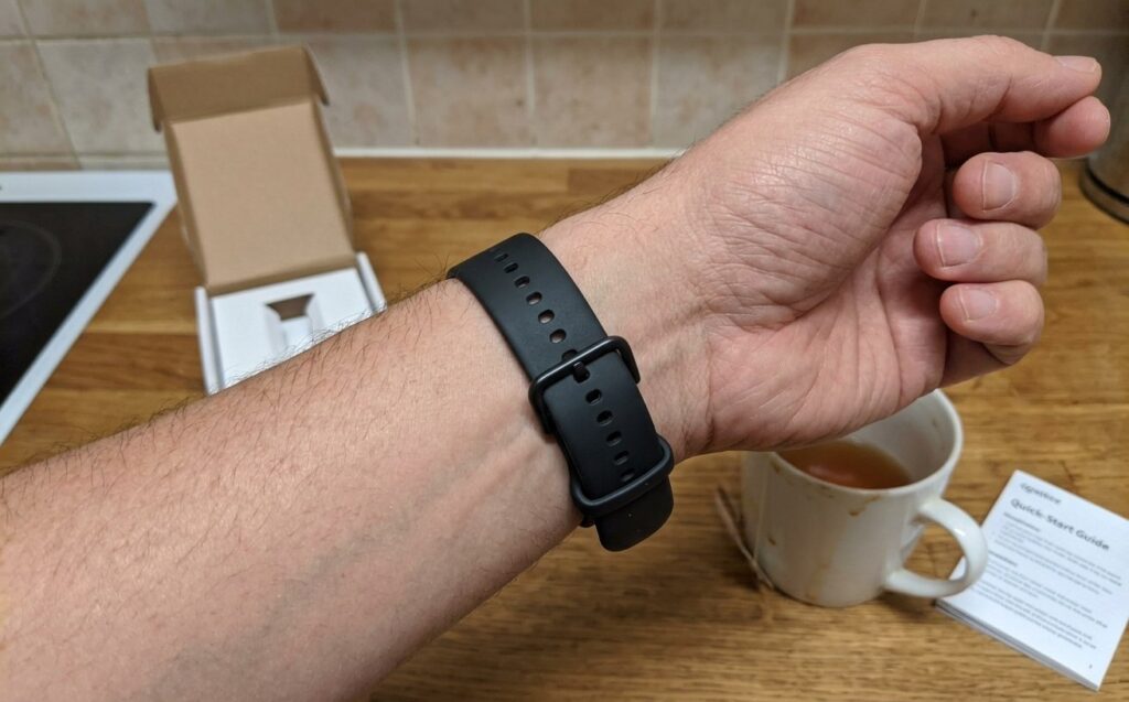 How HONOR Watch 5 Differs from Apple Watch. The strap clasp here is classic though. Photo.