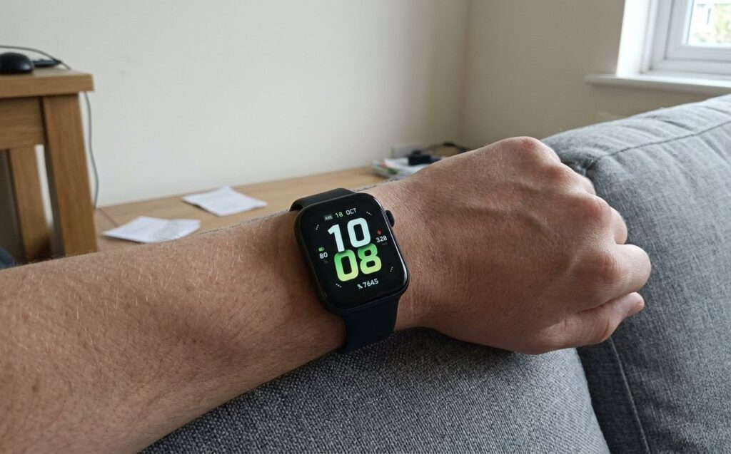 Even from a distance, you can see how similar the watch is to Apple Watch. Photo.